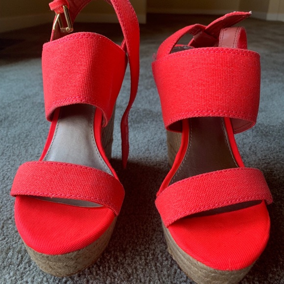 Rachel Roy pink wedge sandals - Picture 2 of 7